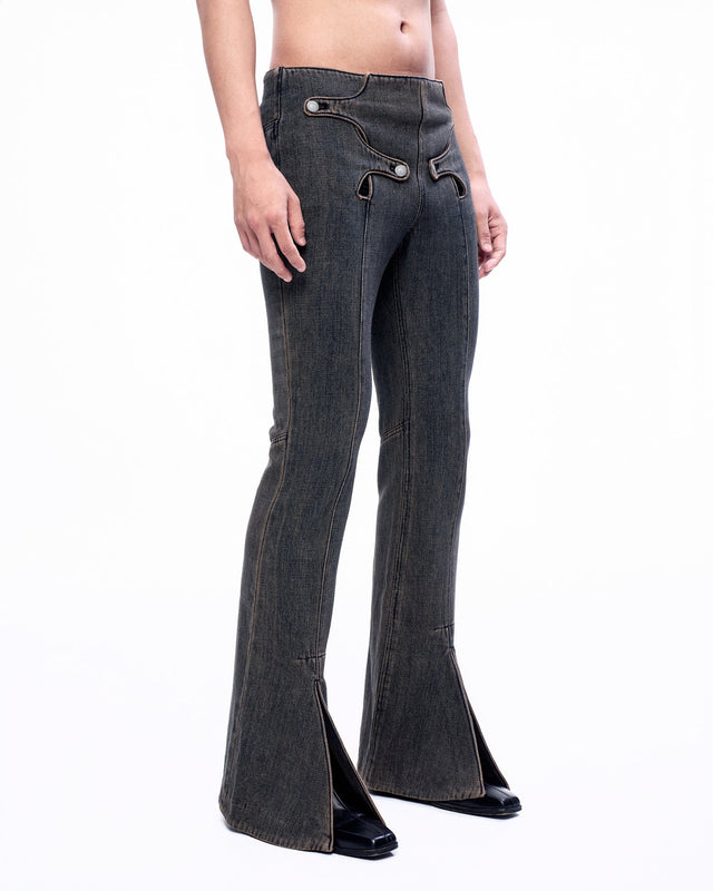 AW23 ‘RIDERS’ SIMPLE FLAP JEANS (-30%)