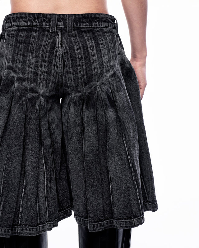 SS25 ‘TWIST’ PLEATED BERMUDA SHORTS (-40%)